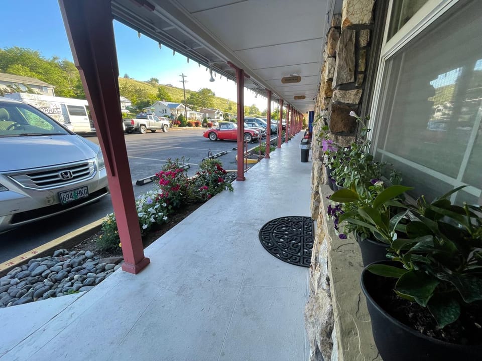 Property building, Garden view, Parking