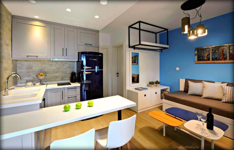 Kitchen or kitchenette, Living room