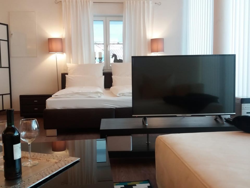 Bed, TV and multimedia, Photo of the whole room