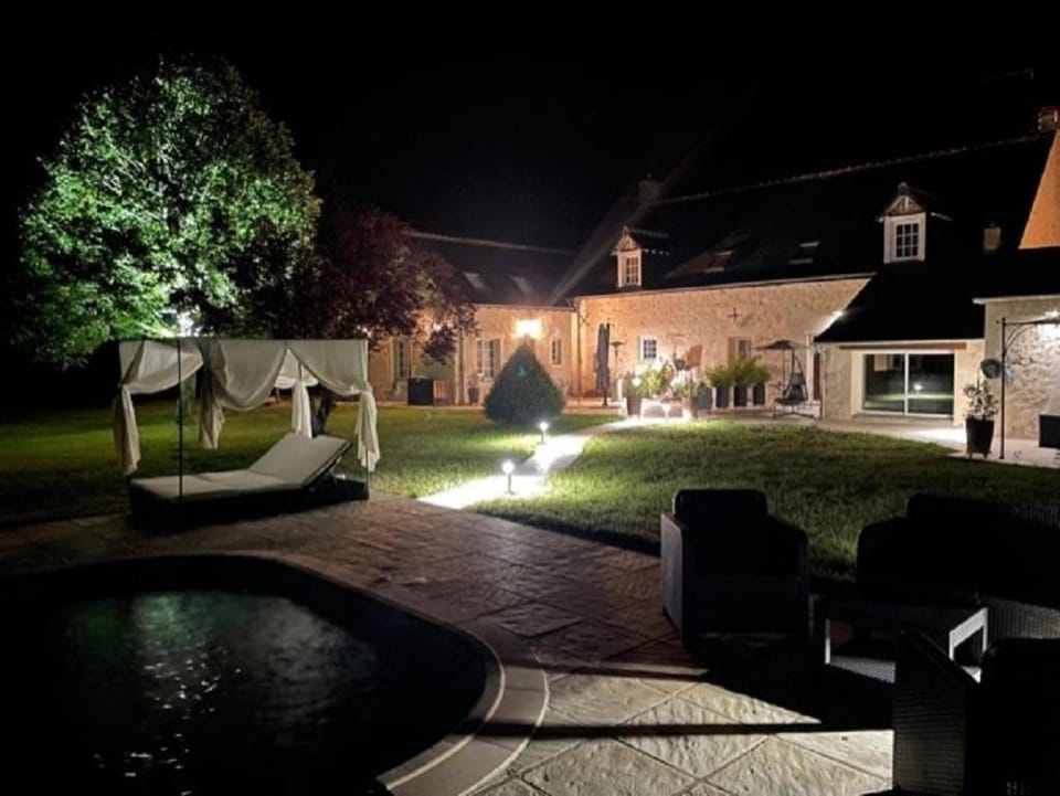 SUITE ROMANTIQUe Bed and Breakfast in Centre-Val de Loire