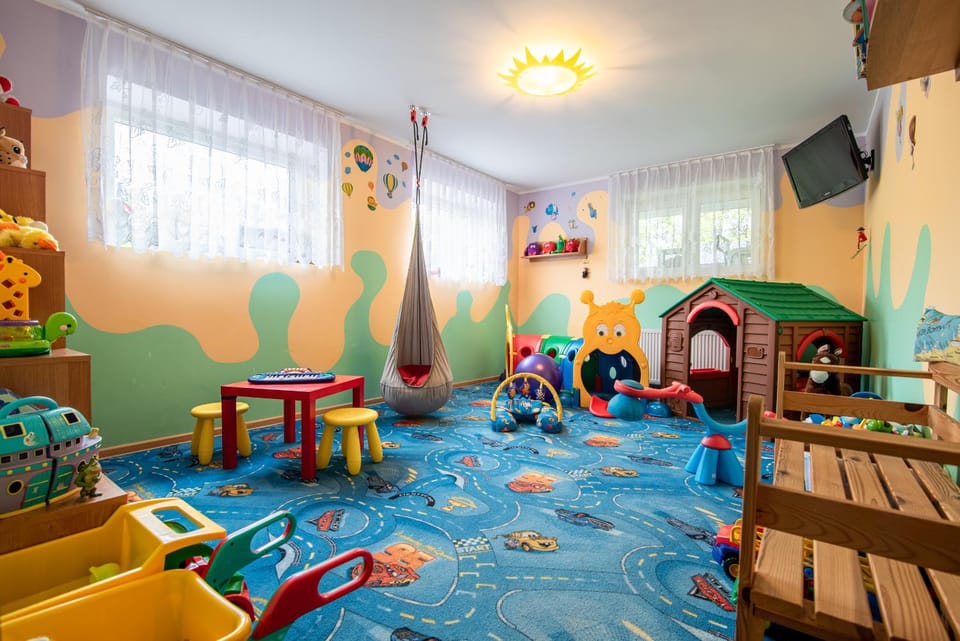 Kids's club, children
