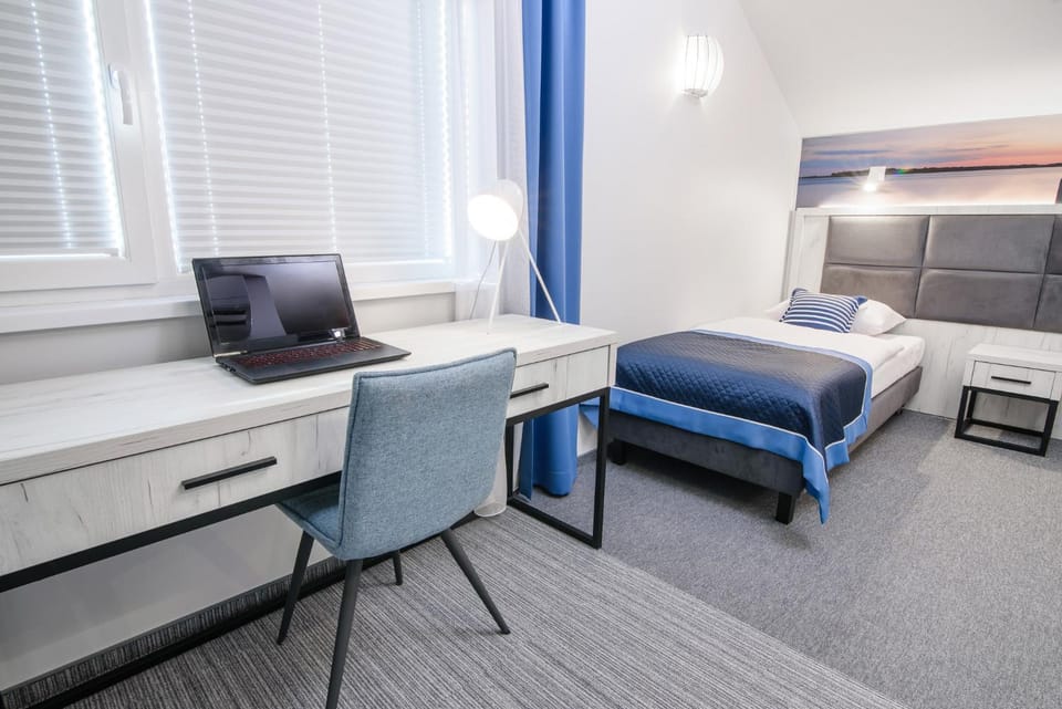 TV and multimedia, Photo of the whole room, Bedroom