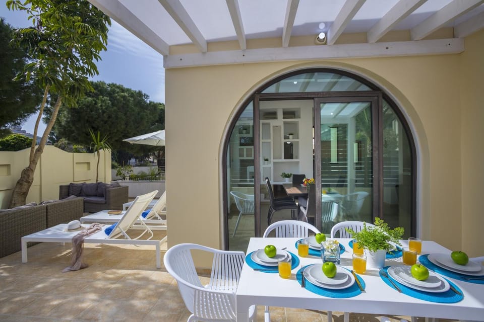 Patio, Garden, Dining area