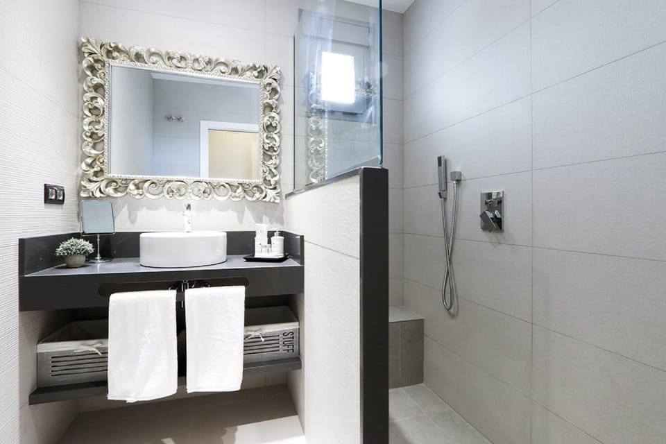 Shower, Bathroom, towels