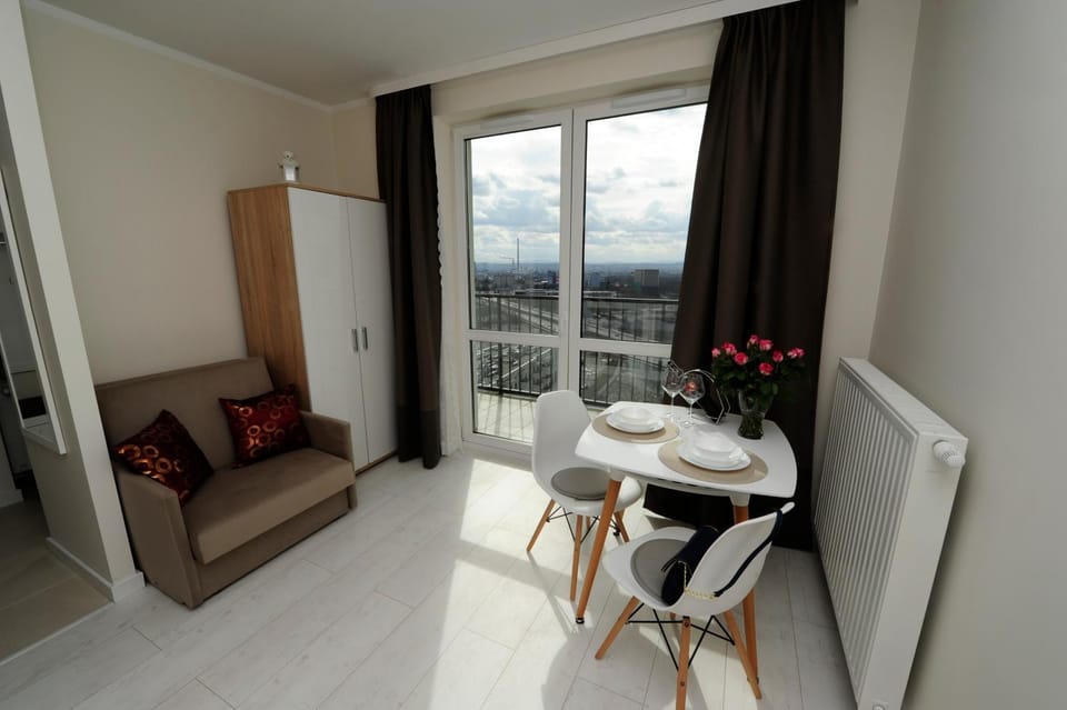 Bed, Balcony/Terrace, Photo of the whole room, Seating area, Dining area, Bedroom