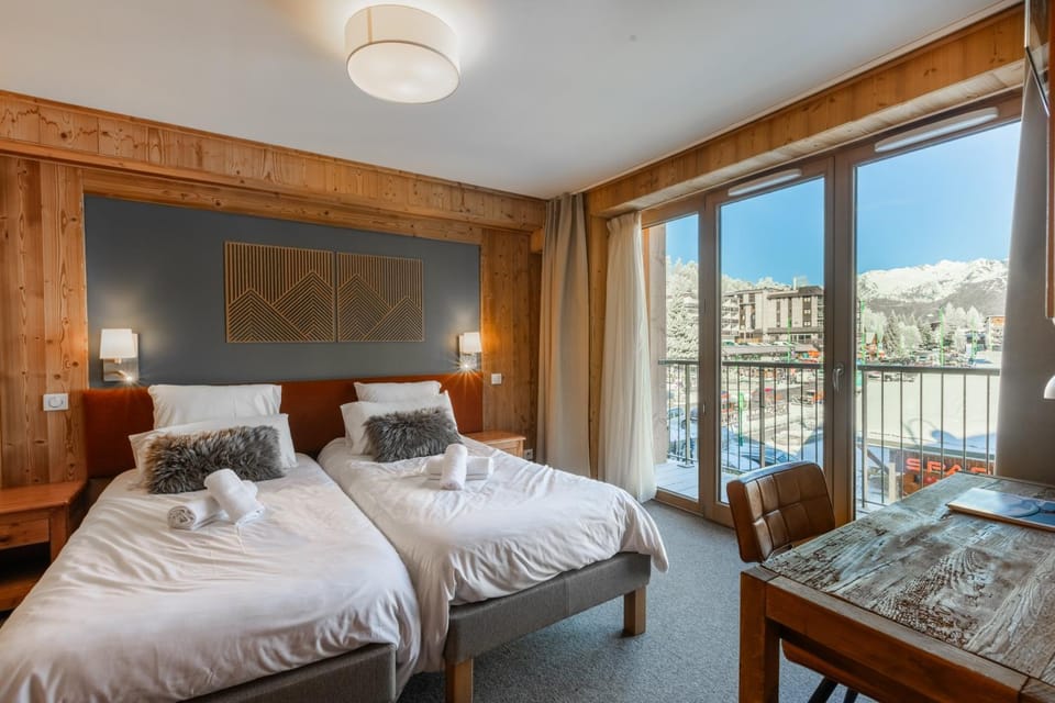 Natural landscape, Balcony/Terrace, Bedroom, Mountain view