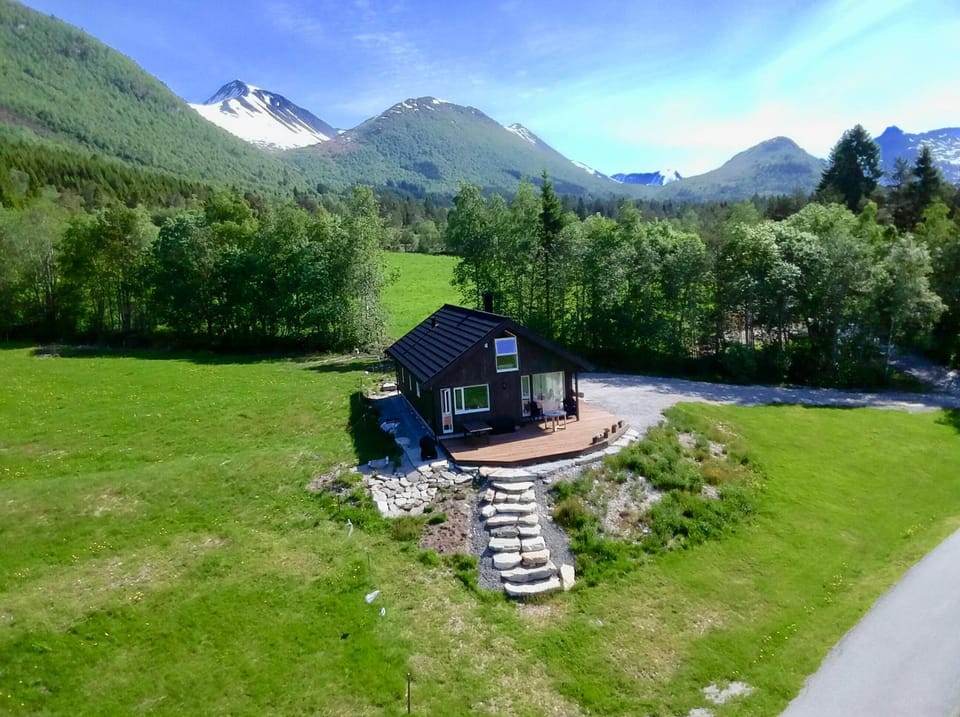 Property building, Facade/entrance, Landmark view, Mountain view