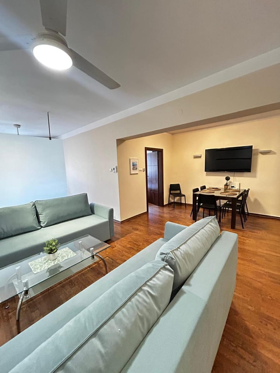 TV and multimedia, Living room, Seating area, Dining area