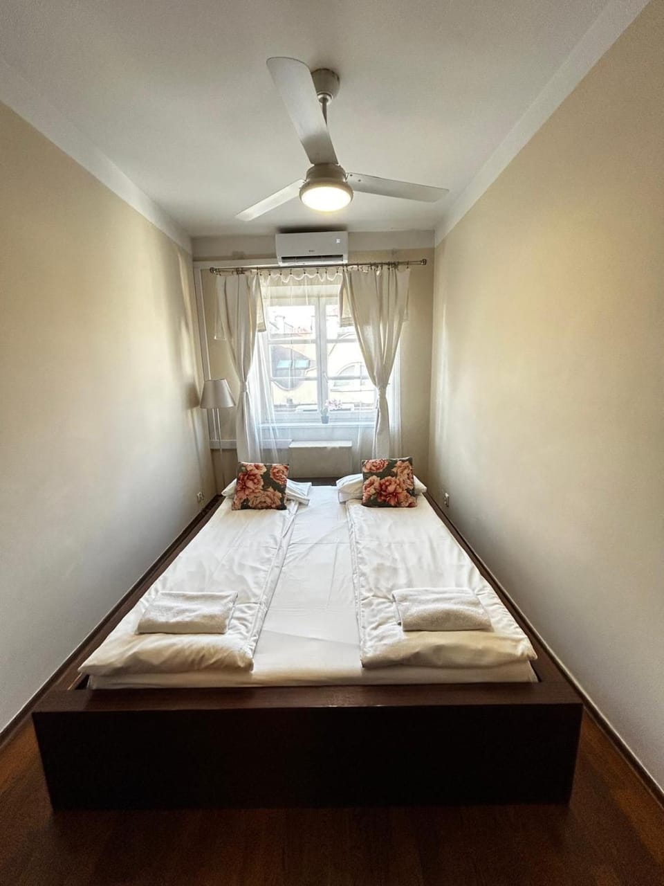 Bed, Bedroom, towels, air conditioner