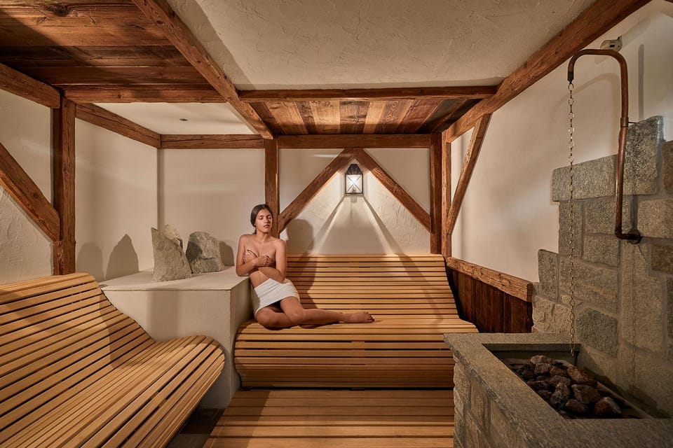 Massage, Sauna, Steam room, Spa and wellness centre/facilities