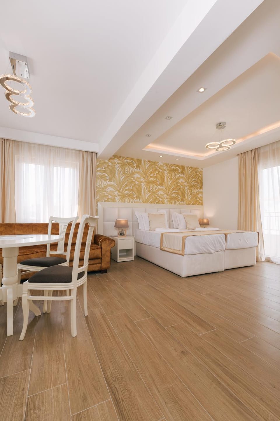 Photo of the whole room, Dining area, Bedroom