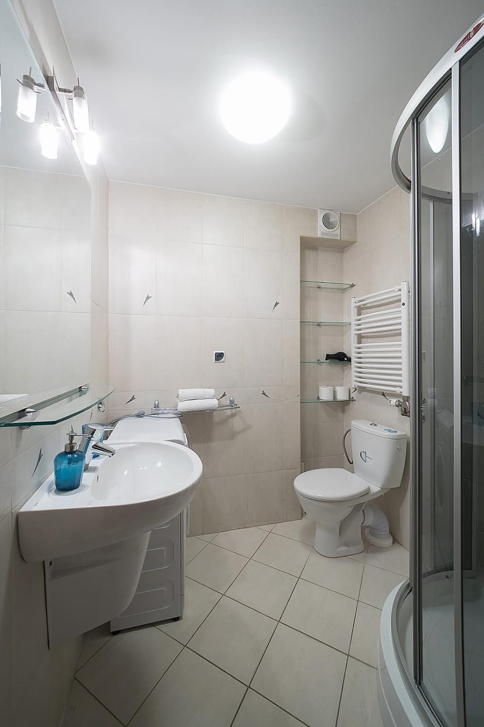 Shower, Toilet, Bathroom, towels