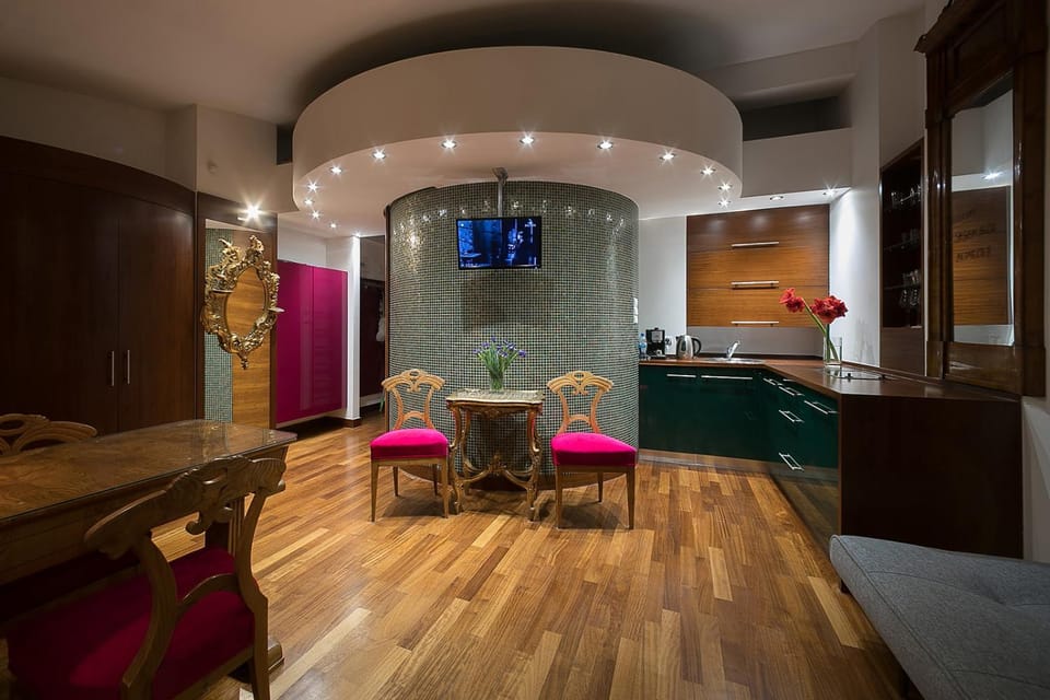 Kitchen or kitchenette, Living room