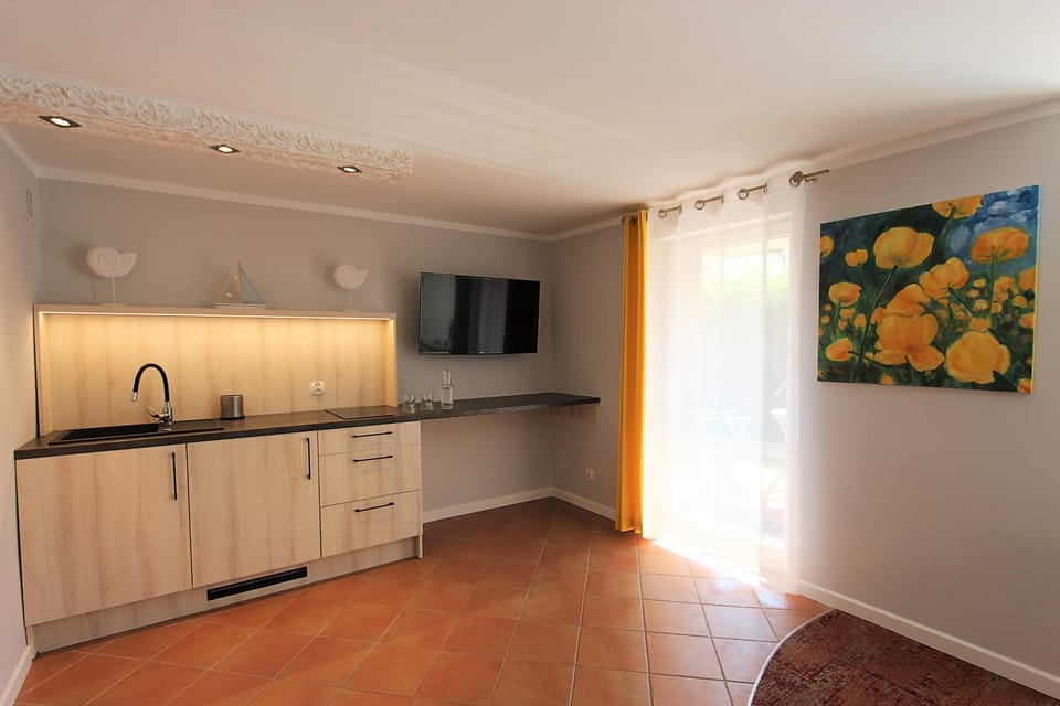 Shower, Toilet, Communal lounge/ TV room, BBQ facilities, BBQ facilities, Garden, Garden, Bathroom, TV and multimedia, Balcony/Terrace, Balcony/Terrace, Kitchen or kitchenette, Living room, Seating area, Dining area, Beach, Bedroom