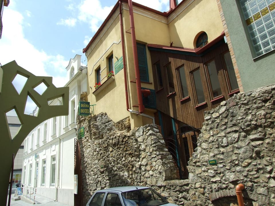 Facade/entrance