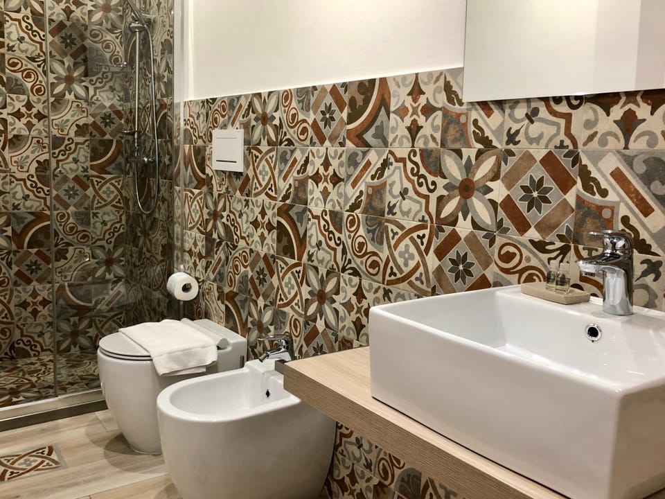 Shower, Toilet, Bathroom