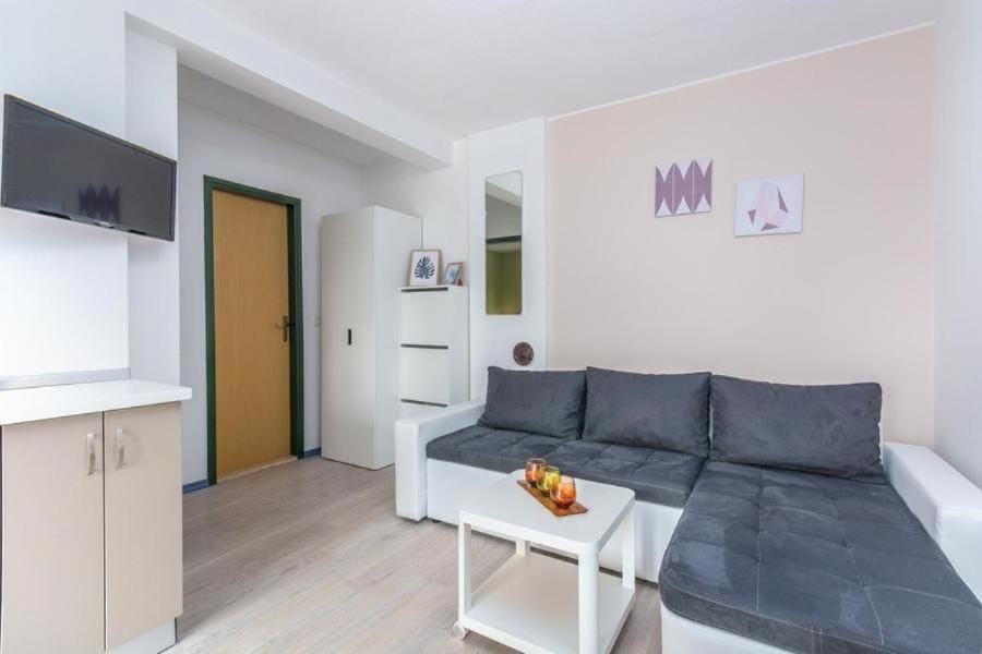 Living room, air conditioner