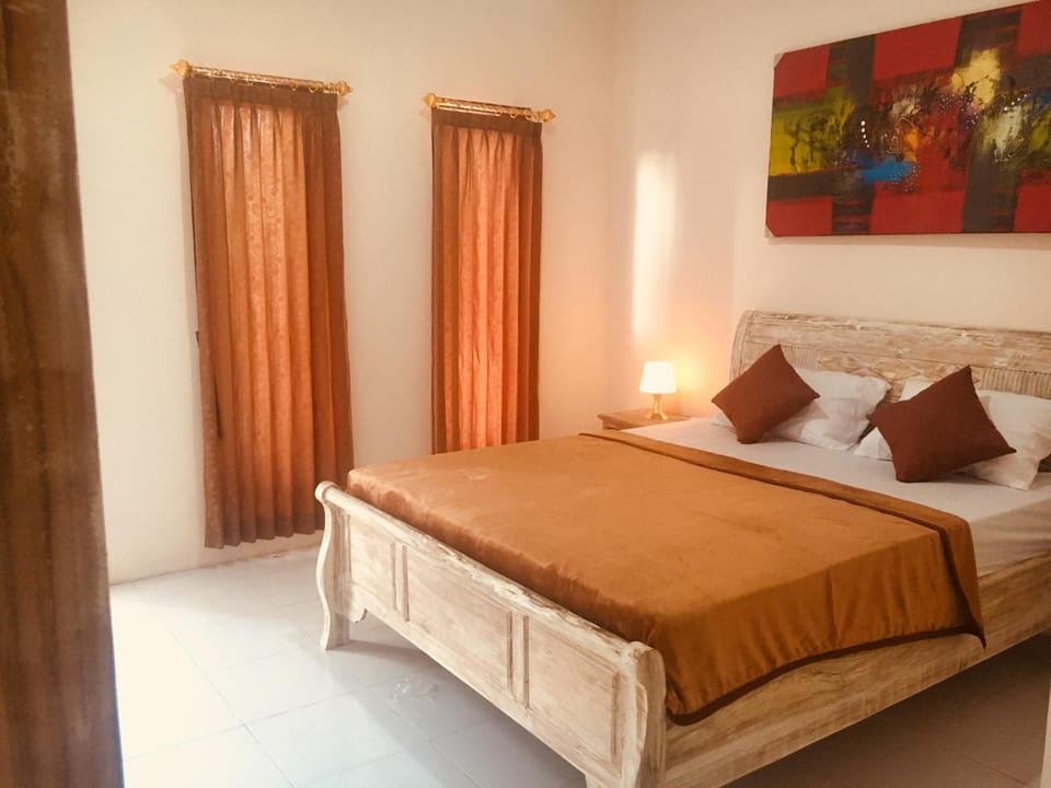 Photo of the whole room, Bedroom