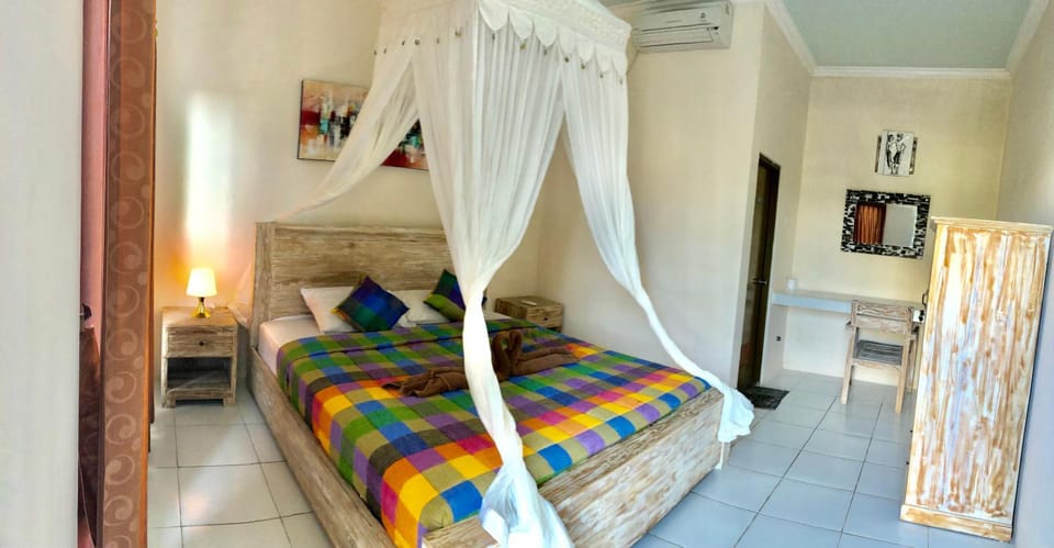 Photo of the whole room, air conditioner