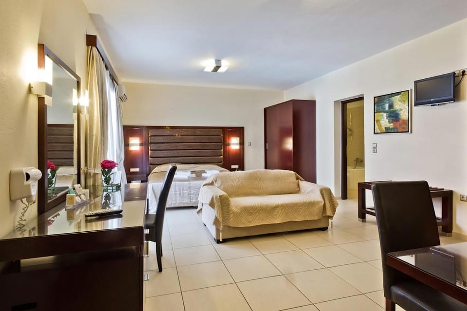 Photo of the whole room, Seating area, Bedroom