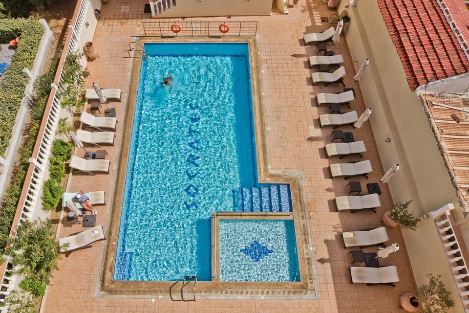 Pool view, Swimming pool, sunbed