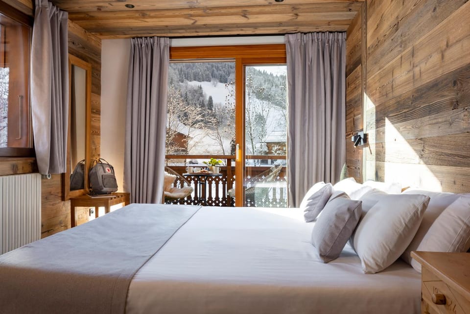Bed, Natural landscape, Photo of the whole room, Bedroom, Mountain view