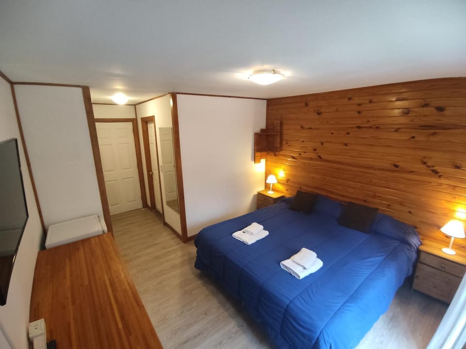 Bed, TV and multimedia, Photo of the whole room, Bedroom, internet, oven, towels