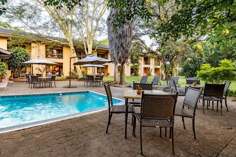 Dining area, Swimming pool