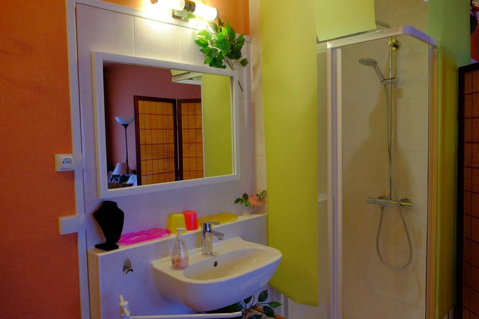 Shower, Bathroom, Bedroom