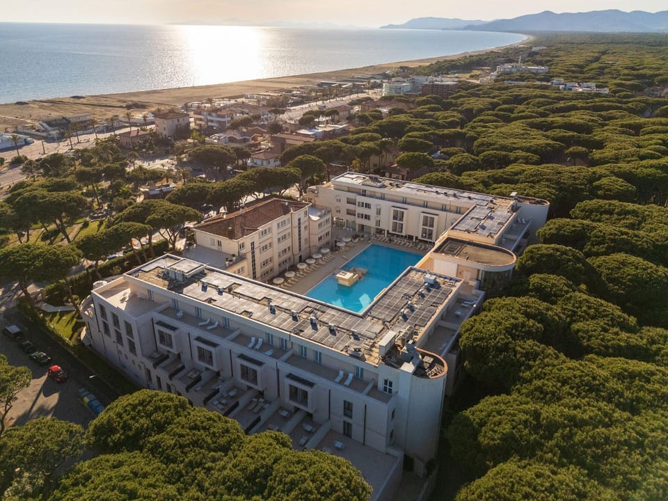 Property building, Nearby landmark, Day, Natural landscape, Bird's eye view, Pool view, Sea view, Swimming pool
