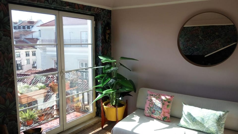 Communal lounge/ TV room, Balcony/Terrace