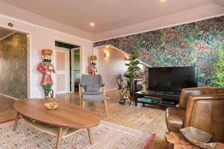 TV and multimedia, Living room, Seating area