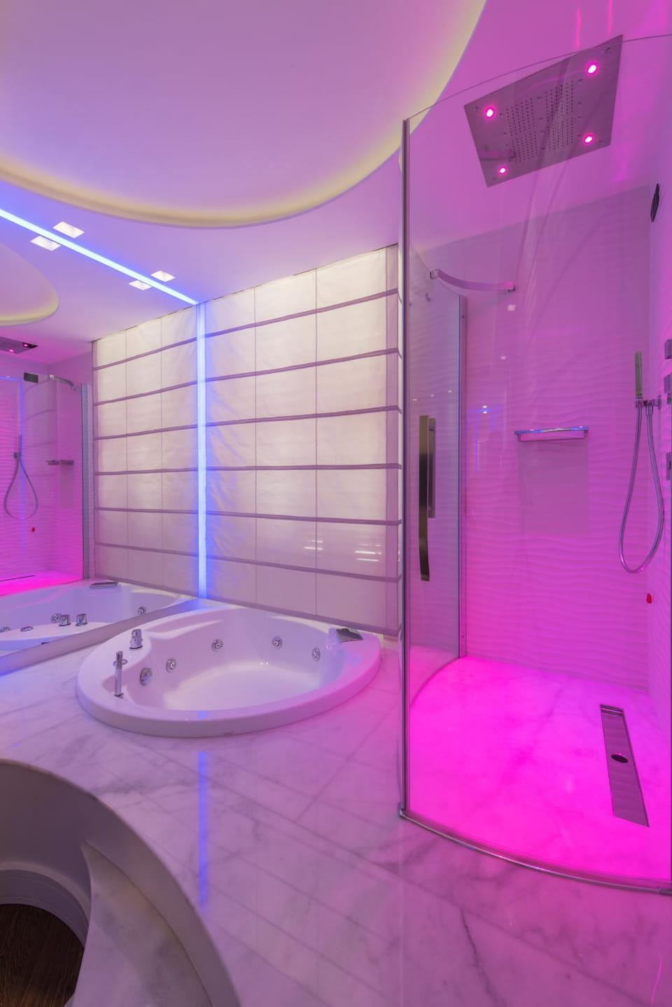 Shower, Toilet, Hot Tub, Bathroom