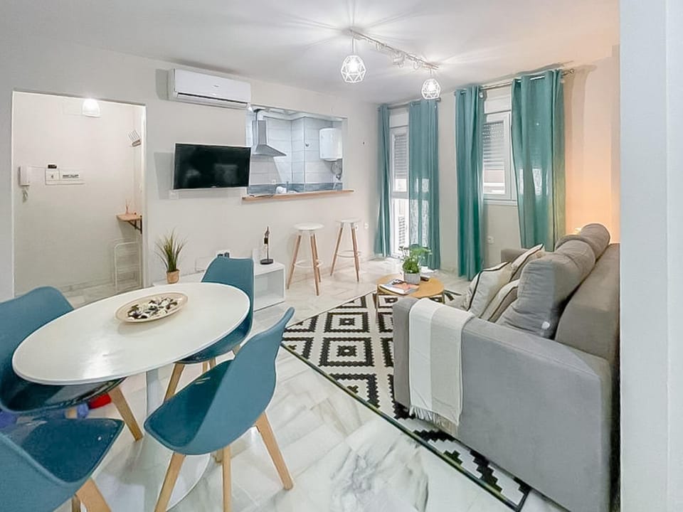TV and multimedia, Kitchen or kitchenette, Living room, Seating area, Dining area, minibar
