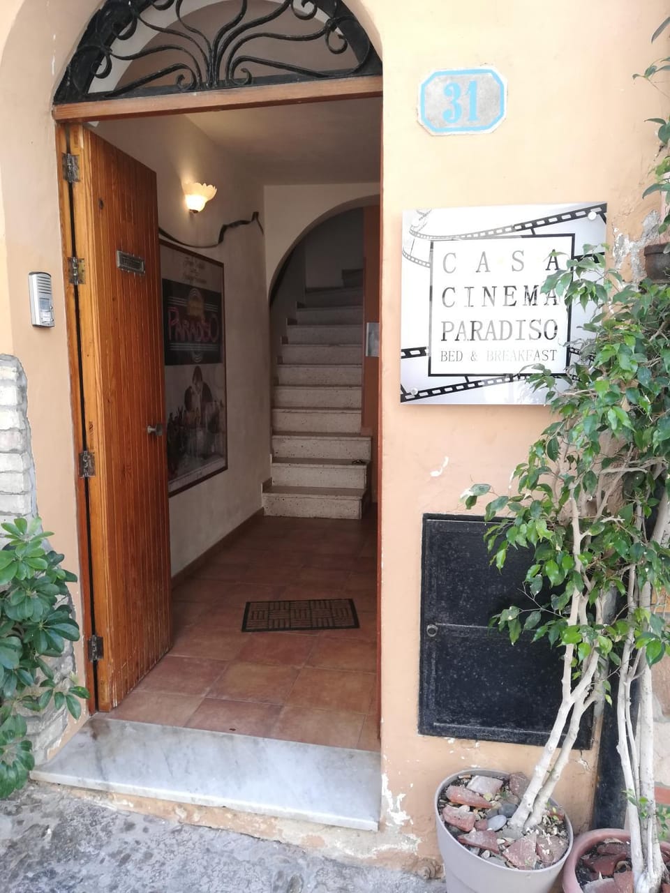 Facade/entrance