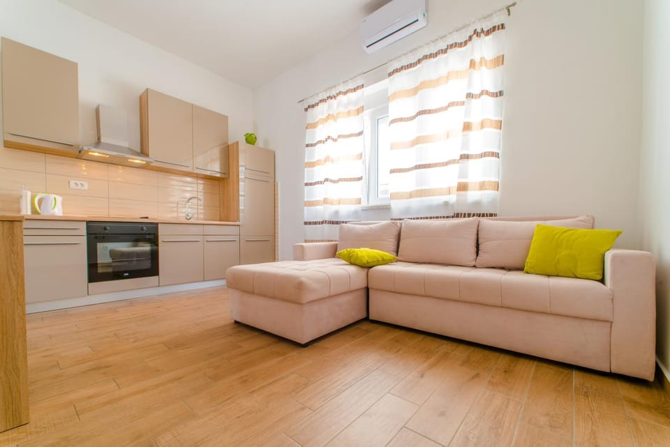 Red rose Apartment in Split