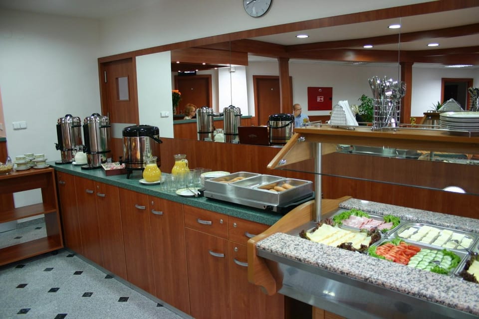 Restaurant/places to eat, Buffet breakfast