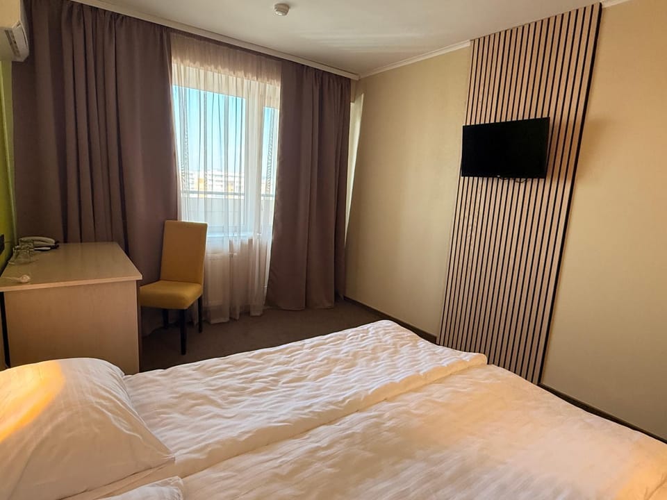 TV and multimedia, Photo of the whole room, Bedroom