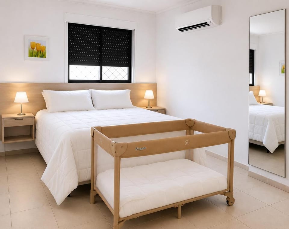 Bed, Photo of the whole room, Bedroom, air conditioner