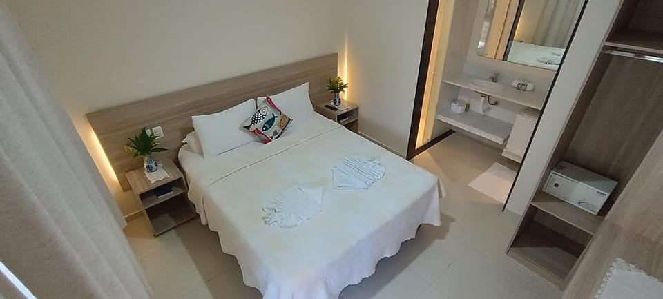 Bed, Photo of the whole room, Bedroom, minibar, towels, wardrobe
