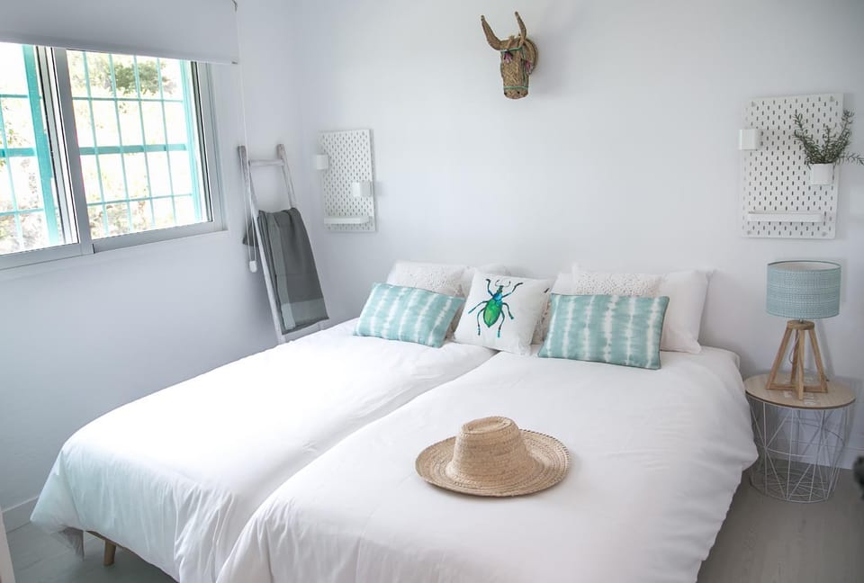 Photo of the whole room, Bedroom
