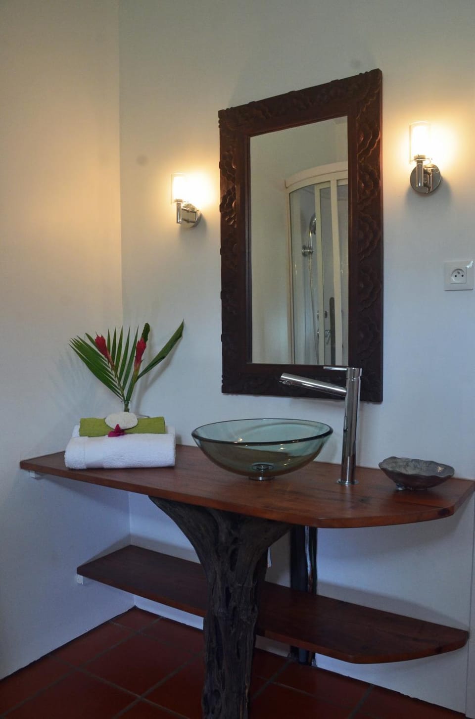 Property building, Bathroom, Decorative detail