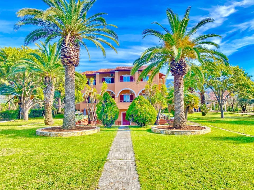 Property building, Day, Natural landscape, Garden, Garden view