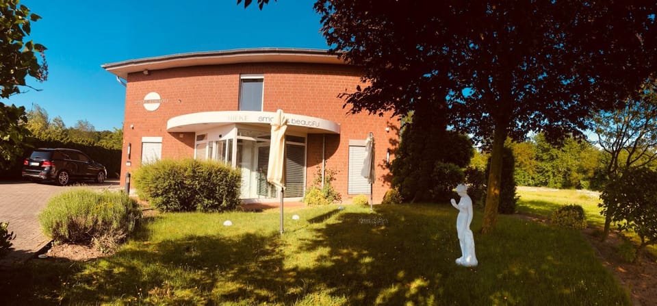 Facade/entrance, Garden