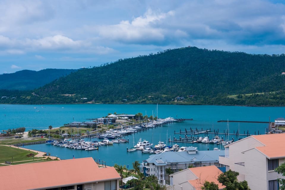 Mountain view, Sea view