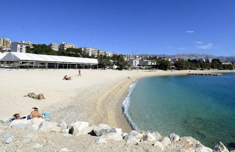 Neighbourhood, Natural landscape, Beach
