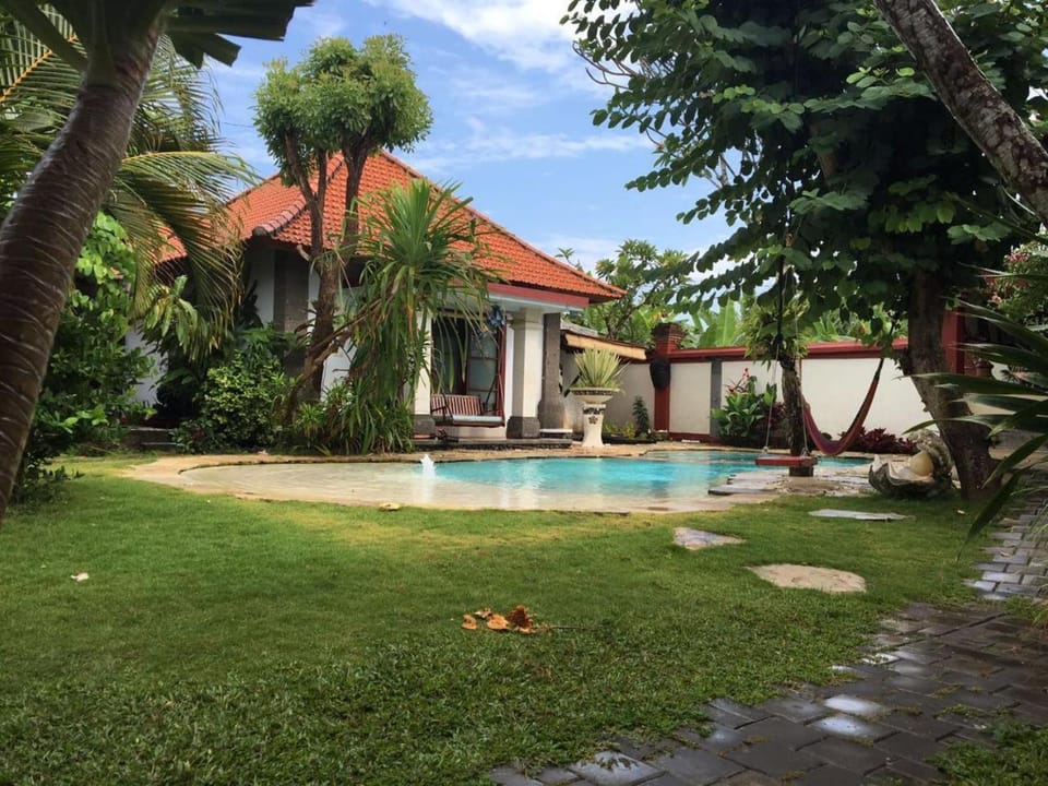 Property building, Garden, Swimming pool