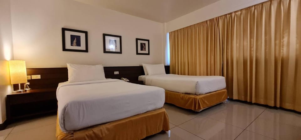 Grand Hotel Hotel in Pattaya City