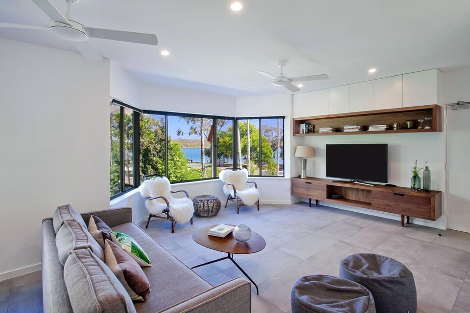 3 Aarons Villa Apartment in Noosaville