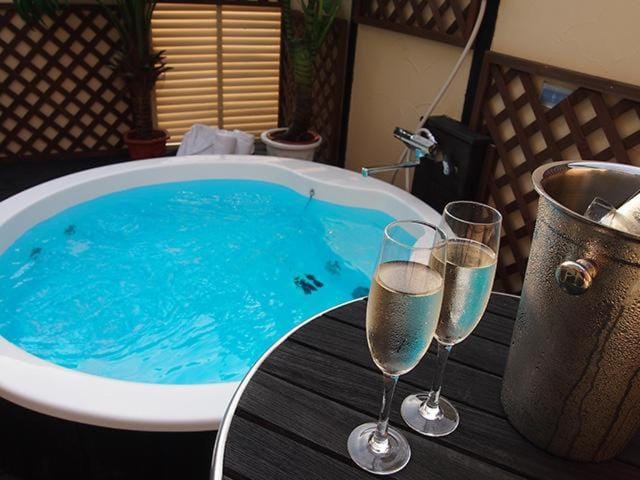 Hot Tub, Food and drinks, Drinks